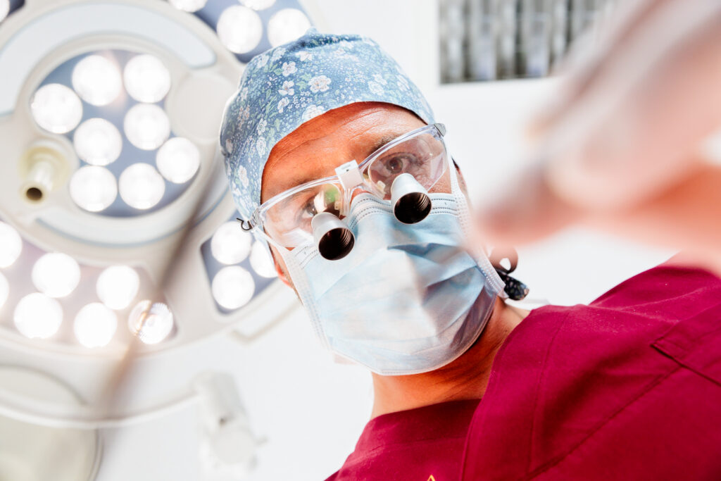 Zahnarzt in Behandlung | Fachzahnarzt für Oralchirurgie in Marl